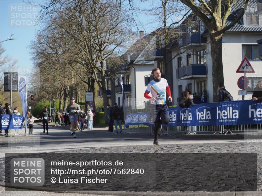 06.04.2025 - 44. Internationalen Wilhelmsburger Insellauf Luisa Fischer http://msf.ph/oto/7562840 06.04.2025 10:32:08 Ziel 4556 meine-sportfotos.de