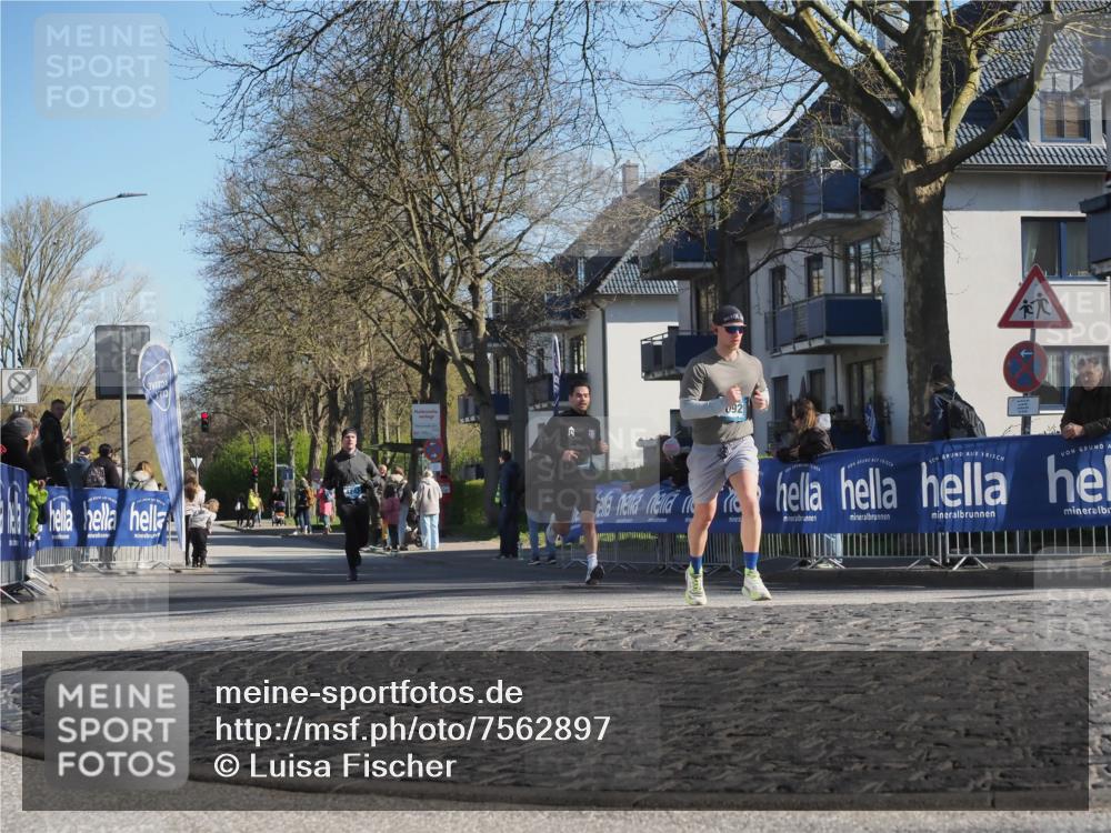 06.04.2025 - 44. Internationalen Wilhelmsburger Insellauf Luisa Fischer http://msf.ph/oto/7562897 06.04.2025 10:32:11 Ziel 092 meine-sportfotos.de