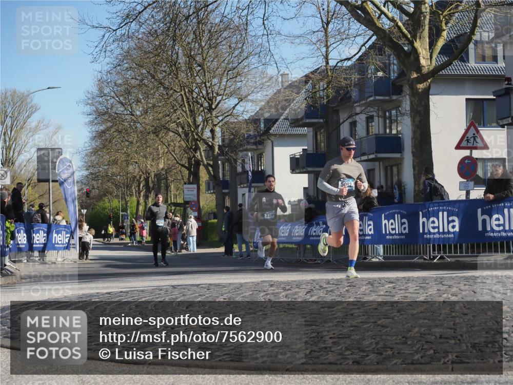 06.04.2025 - 44. Internationalen Wilhelmsburger Insellauf Luisa Fischer http://msf.ph/oto/7562900 06.04.2025 10:32:11 Ziel 4242, 3359, 5092 meine-sportfotos.de