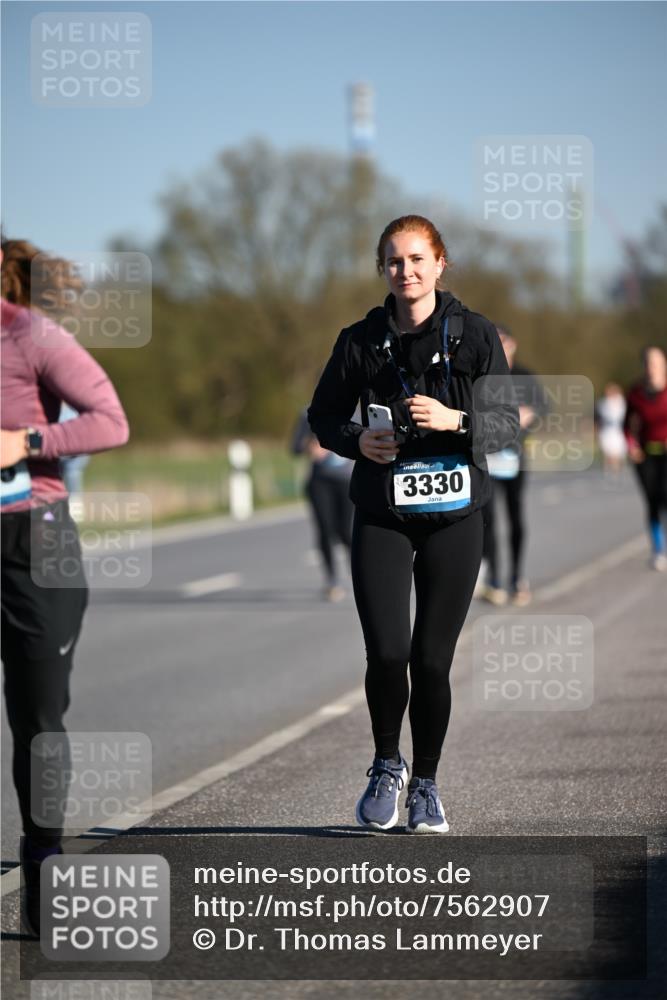 06.04.2025 - 44. Internationalen Wilhelmsburger Insellauf Dr. Thomas Lammeyer http://msf.ph/oto/7562907 06.04.2025 09:37:40 Laufen 3330 meine-sportfotos.de