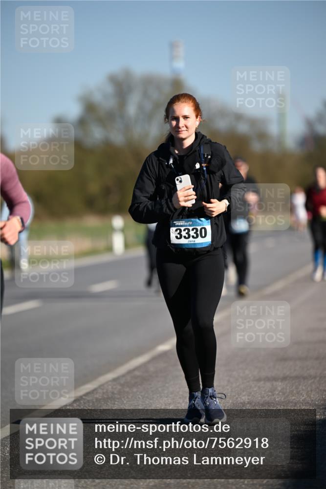 06.04.2025 - 44. Internationalen Wilhelmsburger Insellauf Dr. Thomas Lammeyer http://msf.ph/oto/7562918 06.04.2025 09:37:41 Laufen 3330 meine-sportfotos.de