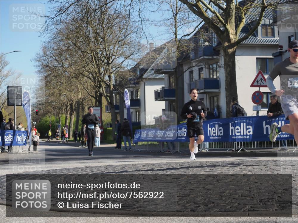 06.04.2025 - 44. Internationalen Wilhelmsburger Insellauf Luisa Fischer http://msf.ph/oto/7562922 06.04.2025 10:32:12 Ziel 4242, 14, 59, 509 meine-sportfotos.de