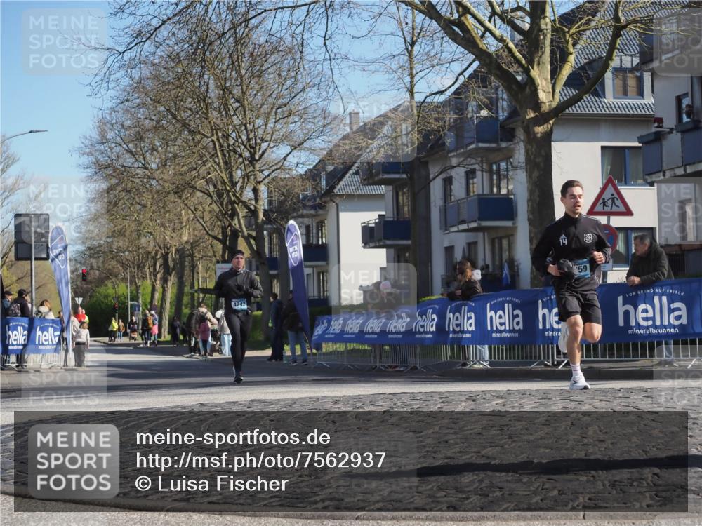 06.04.2025 - 44. Internationalen Wilhelmsburger Insellauf Luisa Fischer http://msf.ph/oto/7562937 06.04.2025 10:32:13 Ziel 14, 59, 4242 meine-sportfotos.de