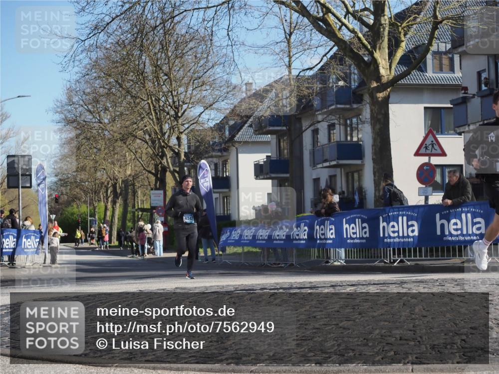 06.04.2025 - 44. Internationalen Wilhelmsburger Insellauf Luisa Fischer http://msf.ph/oto/7562949 06.04.2025 10:32:13 Ziel 4242 meine-sportfotos.de