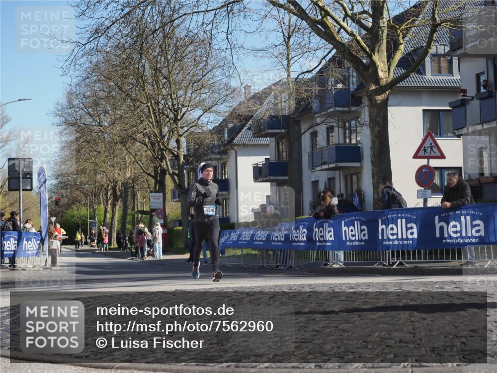 06.04.2025 - 44. Internationalen Wilhelmsburger Insellauf Luisa Fischer http://msf.ph/oto/7562960 06.04.2025 10:32:14 Ziel 4242 meine-sportfotos.de
