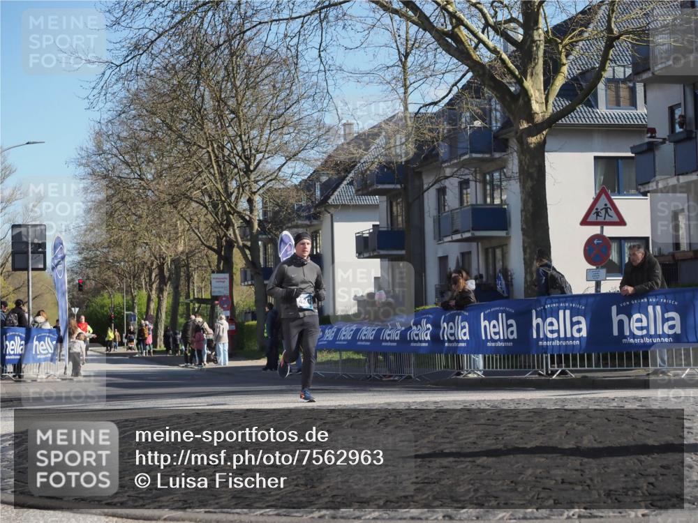 06.04.2025 - 44. Internationalen Wilhelmsburger Insellauf Luisa Fischer http://msf.ph/oto/7562963 06.04.2025 10:32:14 Ziel  meine-sportfotos.de