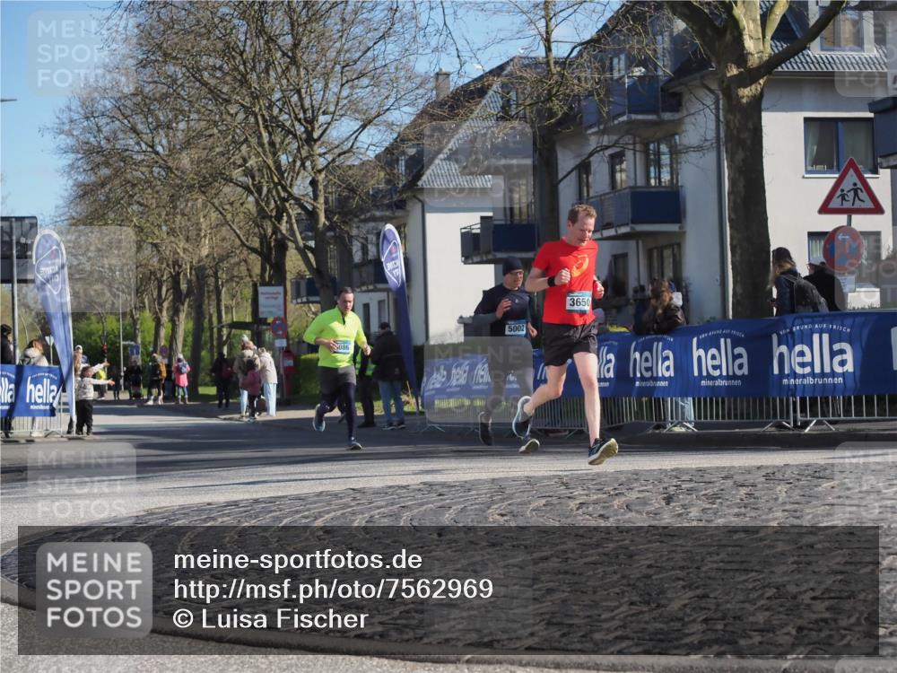 06.04.2025 - 44. Internationalen Wilhelmsburger Insellauf Luisa Fischer http://msf.ph/oto/7562969 06.04.2025 10:32:24 Ziel 086, 5002, 3650 meine-sportfotos.de
