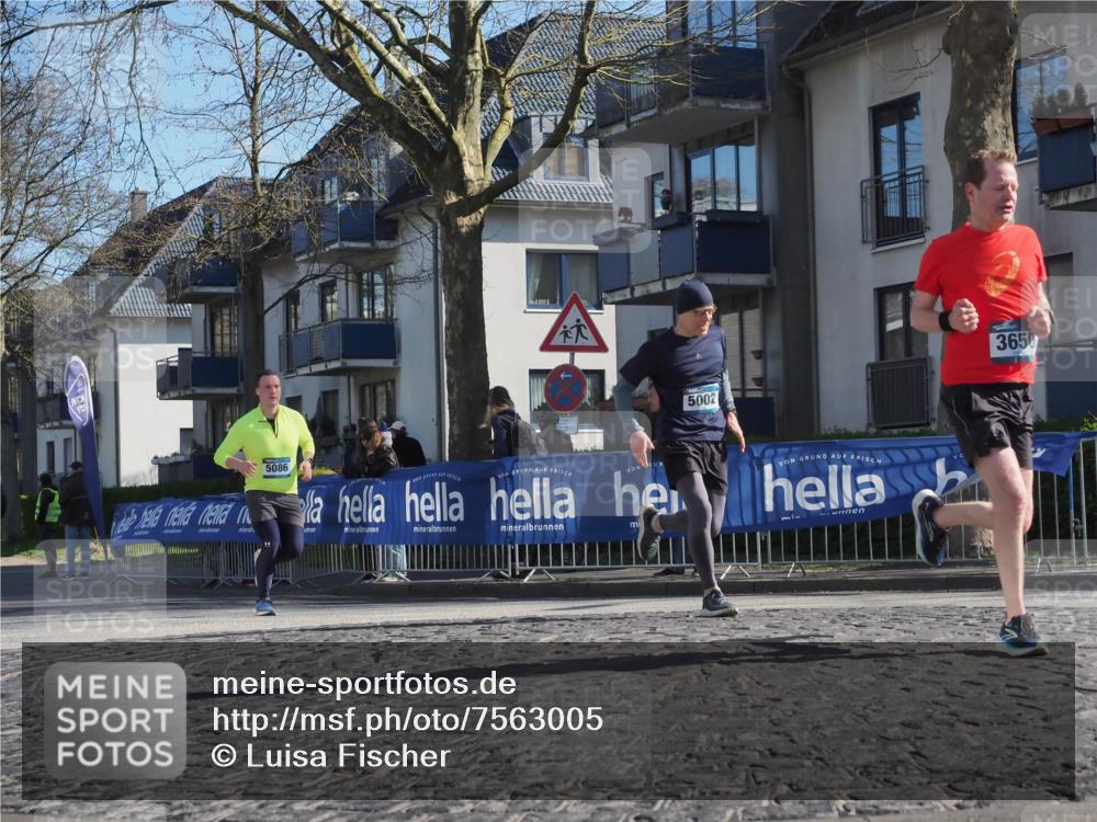 06.04.2025 - 44. Internationalen Wilhelmsburger Insellauf Luisa Fischer http://msf.ph/oto/7563005 06.04.2025 10:32:26 Ziel 5002, 5086, 3650 meine-sportfotos.de