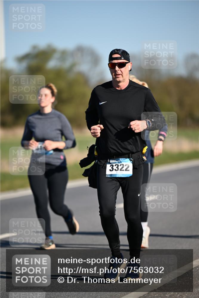06.04.2025 - 44. Internationalen Wilhelmsburger Insellauf Dr. Thomas Lammeyer http://msf.ph/oto/7563032 06.04.2025 09:37:49 Laufen 3322 meine-sportfotos.de