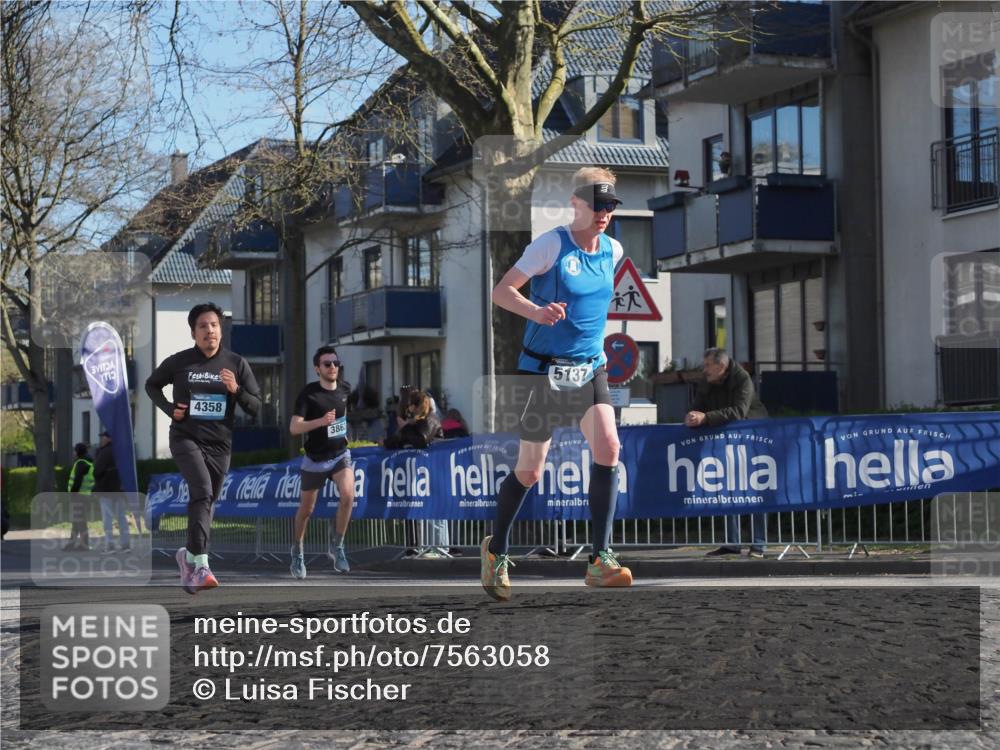 06.04.2025 - 44. Internationalen Wilhelmsburger Insellauf Luisa Fischer http://msf.ph/oto/7563058 06.04.2025 10:32:44 Ziel 13, 4358, 386, 5137 meine-sportfotos.de