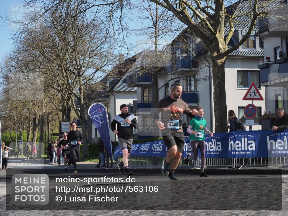 06.04.2025 - 44. Internationalen Wilhelmsburger Insellauf Luisa Fischer http://msf.ph/oto/7563106 06.04.2025 10:33:01 Ziel 3747, 3564, 4400, 5026 meine-sportfotos.de