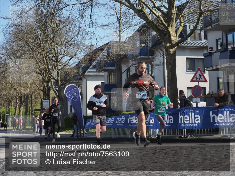 06.04.2025 - 44. Internationalen Wilhelmsburger Insellauf Luisa Fischer http://msf.ph/oto/7563109 06.04.2025 10:33:01 Ziel 3234, 3564, 3747, 4400, 5026 meine-sportfotos.de