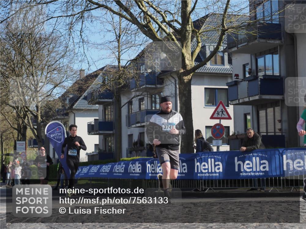 06.04.2025 - 44. Internationalen Wilhelmsburger Insellauf Luisa Fischer http://msf.ph/oto/7563133 06.04.2025 10:33:02 Ziel 3234, 3747, 3564 meine-sportfotos.de