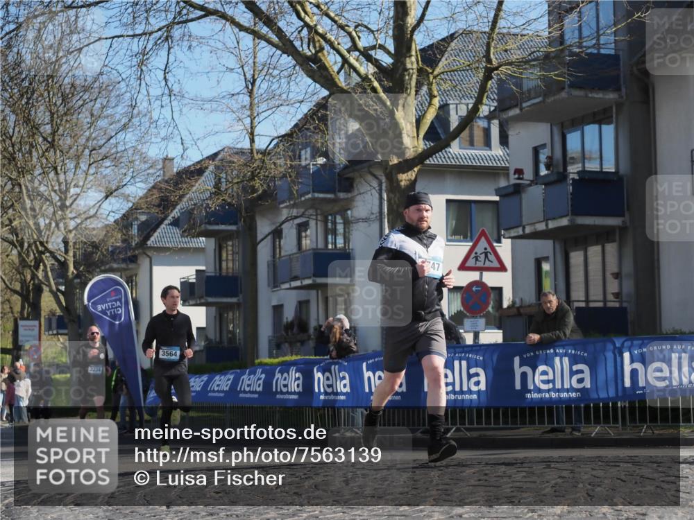 06.04.2025 - 44. Internationalen Wilhelmsburger Insellauf Luisa Fischer http://msf.ph/oto/7563139 06.04.2025 10:33:03 Ziel 3234, 47, 3564 meine-sportfotos.de