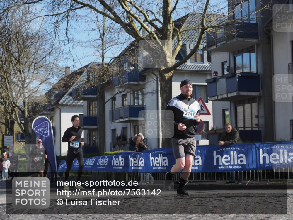 06.04.2025 - 44. Internationalen Wilhelmsburger Insellauf Luisa Fischer http://msf.ph/oto/7563142 06.04.2025 10:33:03 Ziel 1234, 3747, 3564 meine-sportfotos.de