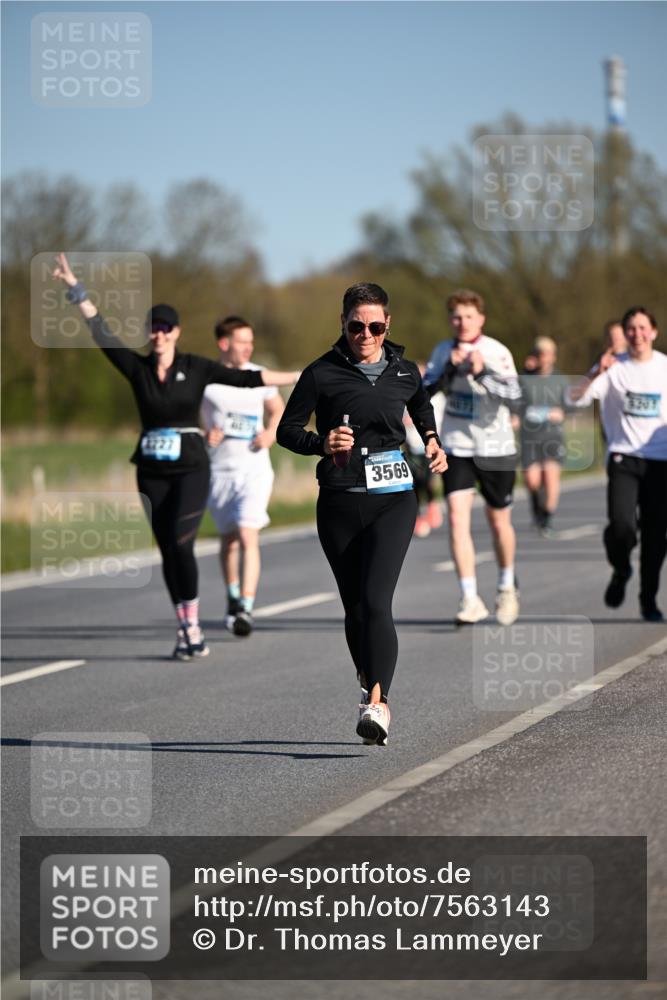 06.04.2025 - 44. Internationalen Wilhelmsburger Insellauf Dr. Thomas Lammeyer http://msf.ph/oto/7563143 06.04.2025 09:38:06 Laufen 3569, 1172, 8207 meine-sportfotos.de