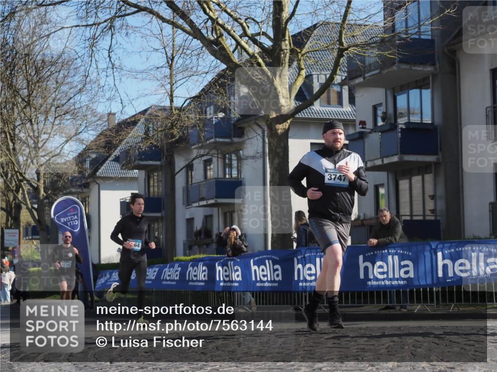06.04.2025 - 44. Internationalen Wilhelmsburger Insellauf Luisa Fischer http://msf.ph/oto/7563144 06.04.2025 10:33:03 Ziel 3234, 64, 3747 meine-sportfotos.de