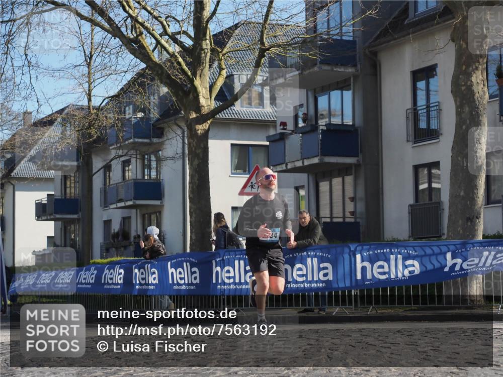 06.04.2025 - 44. Internationalen Wilhelmsburger Insellauf Luisa Fischer http://msf.ph/oto/7563192 06.04.2025 10:33:06 Ziel 34 meine-sportfotos.de