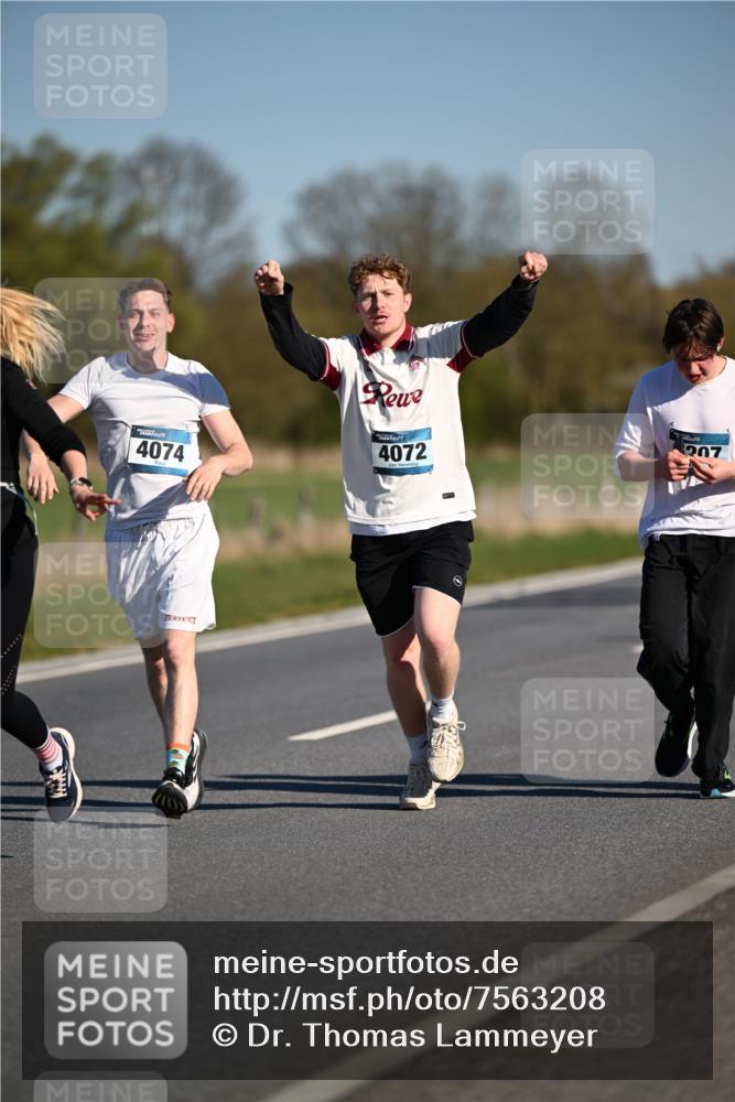 06.04.2025 - 44. Internationalen Wilhelmsburger Insellauf Dr. Thomas Lammeyer http://msf.ph/oto/7563208 06.04.2025 09:38:10 Laufen 4074, 4072, 207 meine-sportfotos.de