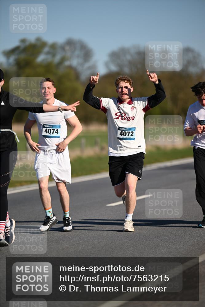 06.04.2025 - 44. Internationalen Wilhelmsburger Insellauf Dr. Thomas Lammeyer http://msf.ph/oto/7563215 06.04.2025 09:38:10 Laufen 4074, 4072 meine-sportfotos.de
