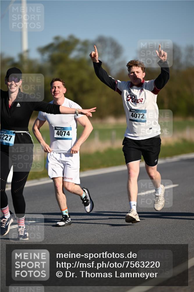 06.04.2025 - 44. Internationalen Wilhelmsburger Insellauf Dr. Thomas Lammeyer http://msf.ph/oto/7563220 06.04.2025 09:38:10 Laufen 4227, 4074, 4072 meine-sportfotos.de