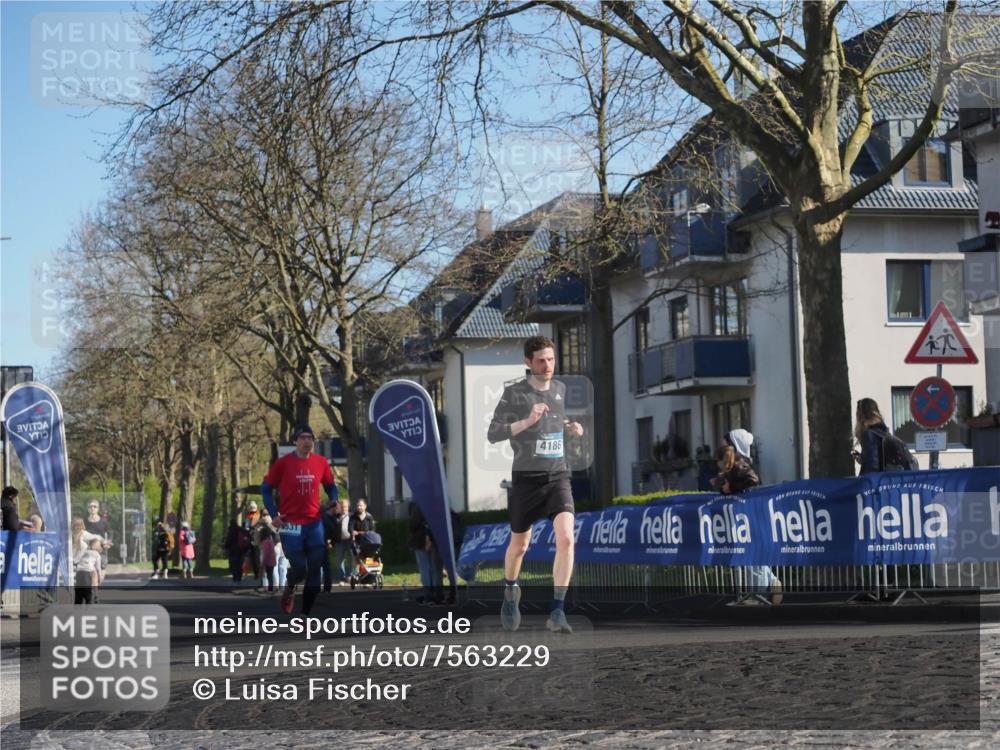 06.04.2025 - 44. Internationalen Wilhelmsburger Insellauf Luisa Fischer http://msf.ph/oto/7563229 06.04.2025 10:33:09 Ziel 4531, 4186 meine-sportfotos.de