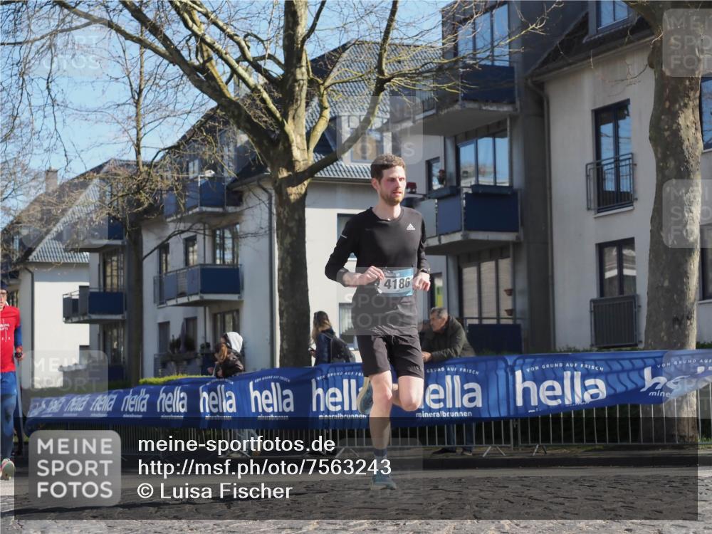 06.04.2025 - 44. Internationalen Wilhelmsburger Insellauf Luisa Fischer http://msf.ph/oto/7563243 06.04.2025 10:33:11 Ziel 4186 meine-sportfotos.de