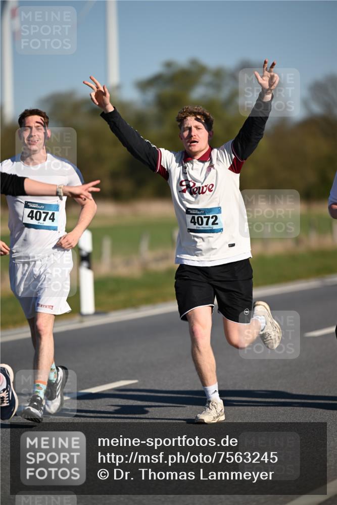 06.04.2025 - 44. Internationalen Wilhelmsburger Insellauf Dr. Thomas Lammeyer http://msf.ph/oto/7563245 06.04.2025 09:38:11 Laufen 4074, 4072 meine-sportfotos.de