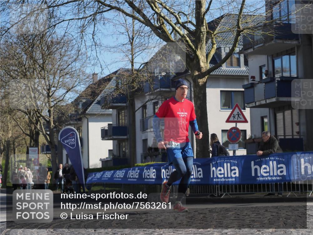 06.04.2025 - 44. Internationalen Wilhelmsburger Insellauf Luisa Fischer http://msf.ph/oto/7563261 06.04.2025 10:33:12 Ziel 1, 2, 3, 4537 meine-sportfotos.de