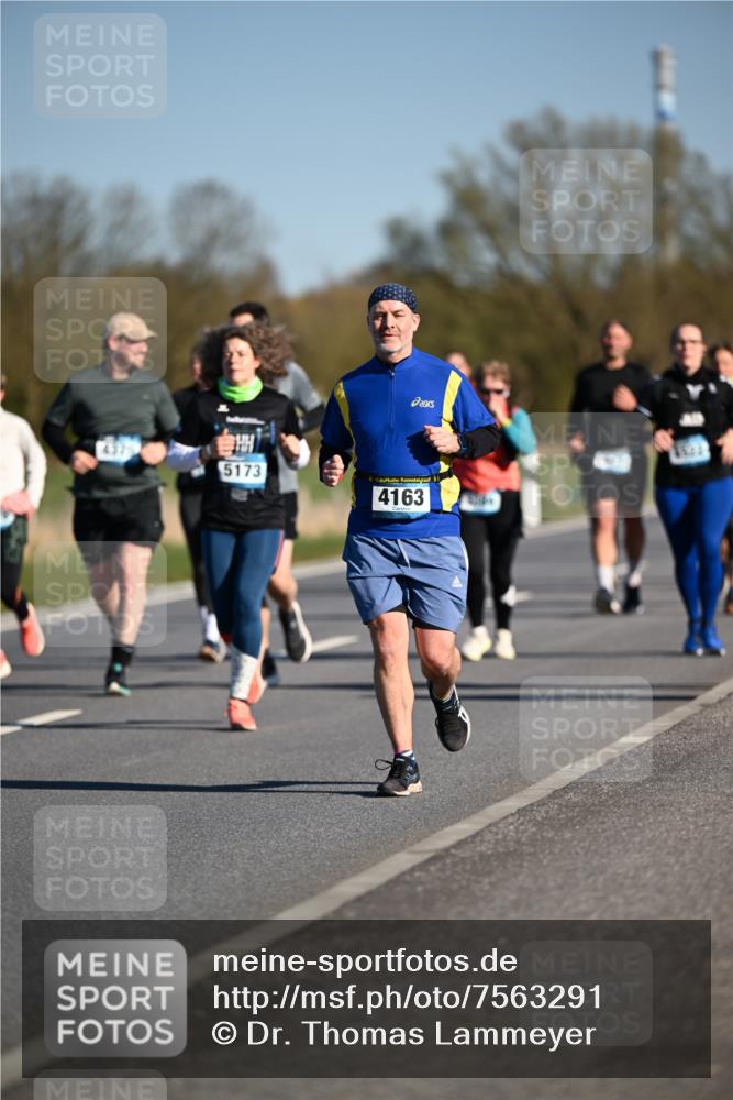 06.04.2025 - 44. Internationalen Wilhelmsburger Insellauf Dr. Thomas Lammeyer http://msf.ph/oto/7563291 06.04.2025 09:38:14 Laufen 437, 5173, 4163 meine-sportfotos.de