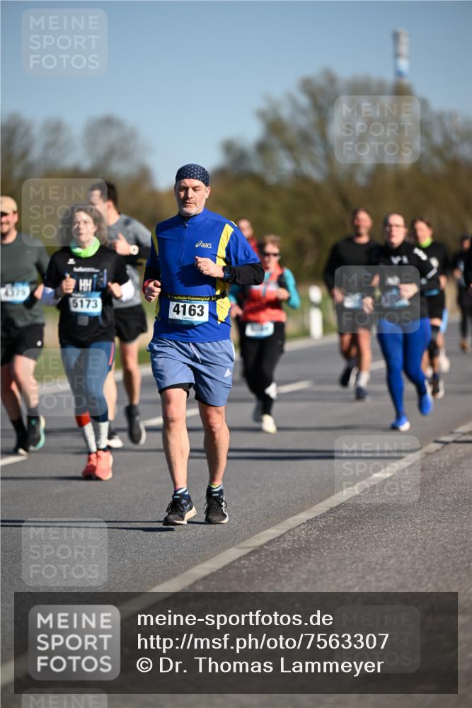 06.04.2025 - 44. Internationalen Wilhelmsburger Insellauf Dr. Thomas Lammeyer http://msf.ph/oto/7563307 06.04.2025 09:38:15 Laufen 4375, 5173, 4163 meine-sportfotos.de