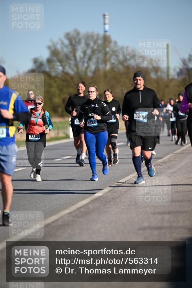 06.04.2025 - 44. Internationalen Wilhelmsburger Insellauf Dr. Thomas Lammeyer http://msf.ph/oto/7563314 06.04.2025 09:38:16 Laufen 3, 3384, 36, 4522, 3200 meine-sportfotos.de