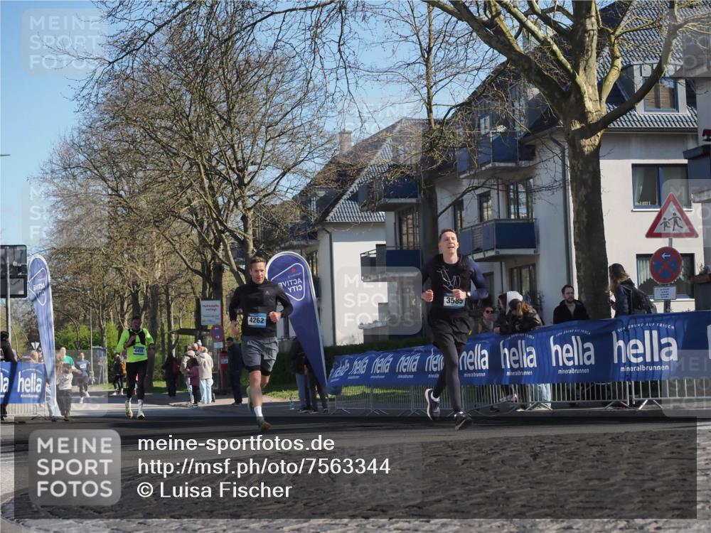 06.04.2025 - 44. Internationalen Wilhelmsburger Insellauf Luisa Fischer http://msf.ph/oto/7563344 06.04.2025 10:33:32 Ziel 4455, 4262, 3585 meine-sportfotos.de
