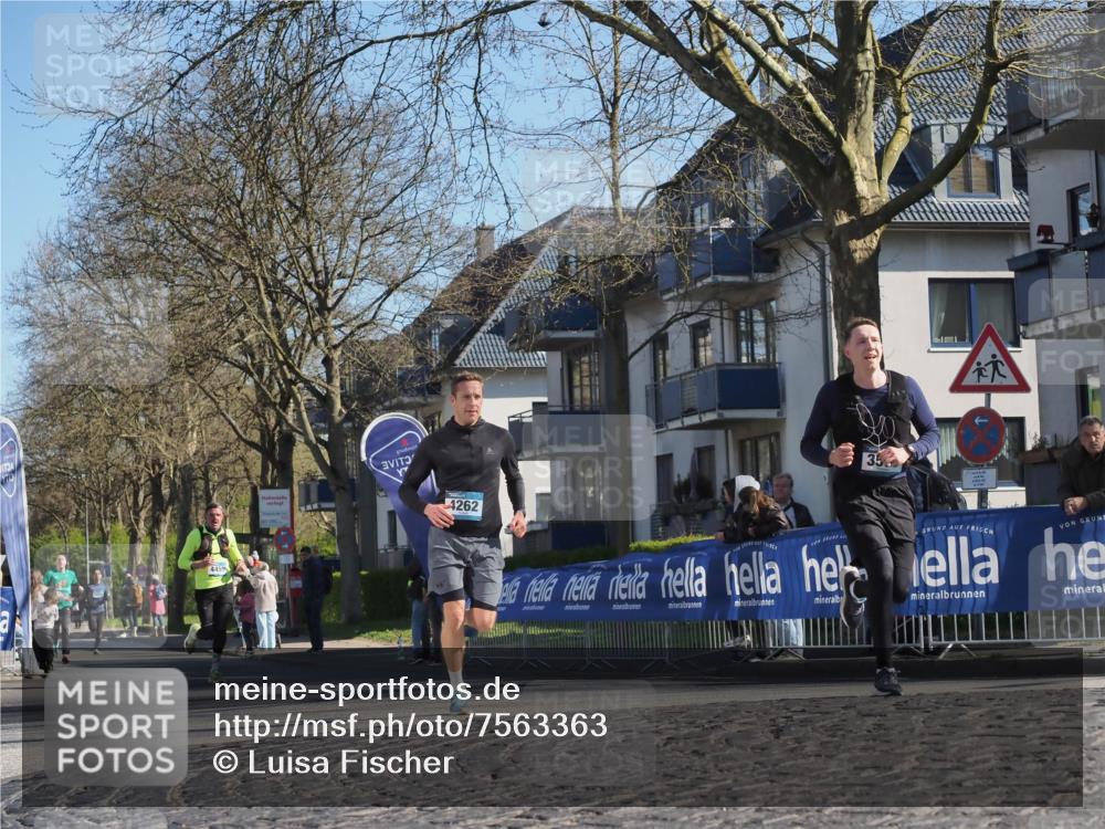 06.04.2025 - 44. Internationalen Wilhelmsburger Insellauf Luisa Fischer http://msf.ph/oto/7563363 06.04.2025 10:33:32 Ziel 4459, 4262, 35 meine-sportfotos.de