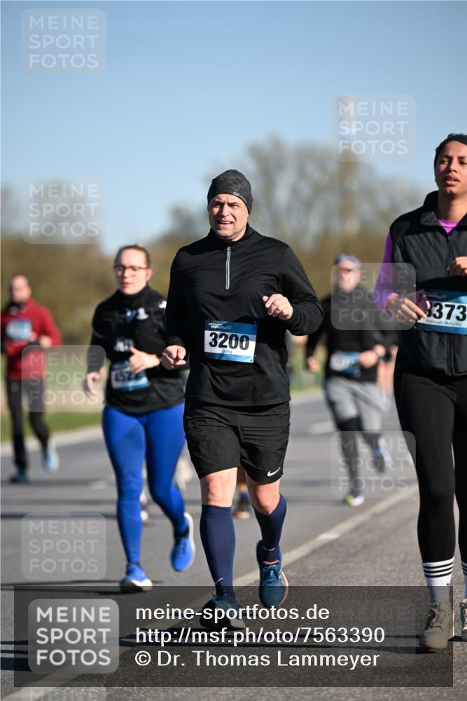06.04.2025 - 44. Internationalen Wilhelmsburger Insellauf Dr. Thomas Lammeyer http://msf.ph/oto/7563390 06.04.2025 09:38:19 Laufen 452, 3200, 3373 meine-sportfotos.de