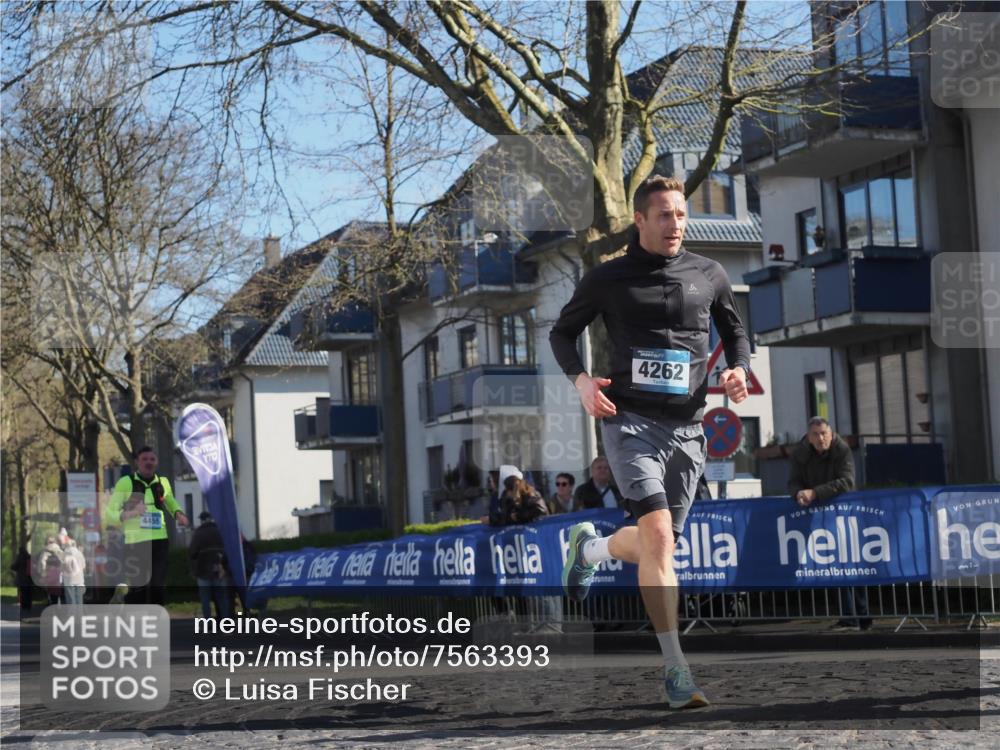 06.04.2025 - 44. Internationalen Wilhelmsburger Insellauf Luisa Fischer http://msf.ph/oto/7563393 06.04.2025 10:33:34 Ziel 4455, 4262 meine-sportfotos.de