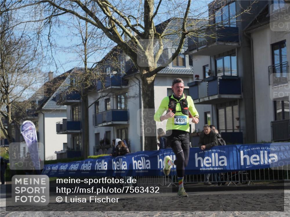 06.04.2025 - 44. Internationalen Wilhelmsburger Insellauf Luisa Fischer http://msf.ph/oto/7563432 06.04.2025 10:33:36 Ziel 4455 meine-sportfotos.de