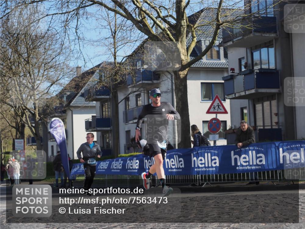 06.04.2025 - 44. Internationalen Wilhelmsburger Insellauf Luisa Fischer http://msf.ph/oto/7563473 06.04.2025 10:33:40 Ziel 3, 3, 13, 4465, 909 meine-sportfotos.de