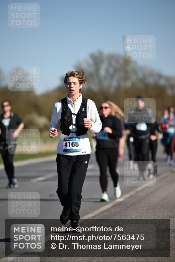 06.04.2025 - 44. Internationalen Wilhelmsburger Insellauf Dr. Thomas Lammeyer http://msf.ph/oto/7563475 06.04.2025 09:38:25 Laufen 4165 meine-sportfotos.de