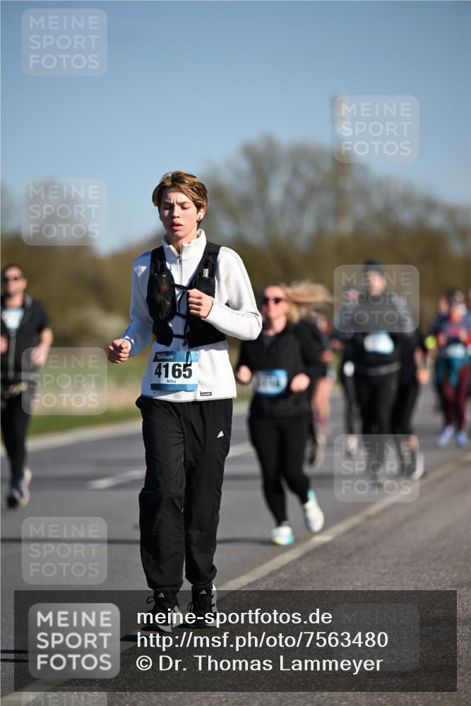 06.04.2025 - 44. Internationalen Wilhelmsburger Insellauf Dr. Thomas Lammeyer http://msf.ph/oto/7563480 06.04.2025 09:38:25 Laufen 4165 meine-sportfotos.de