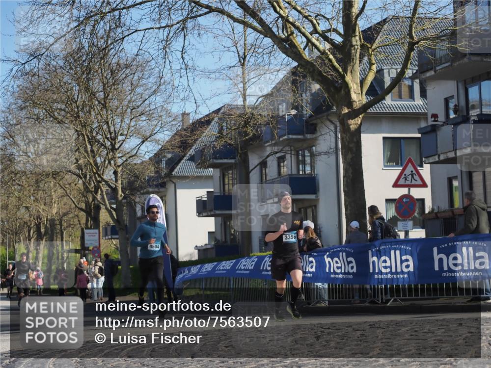 06.04.2025 - 44. Internationalen Wilhelmsburger Insellauf Luisa Fischer http://msf.ph/oto/7563507 06.04.2025 10:33:54 Ziel 3749, 4504, 3356 meine-sportfotos.de