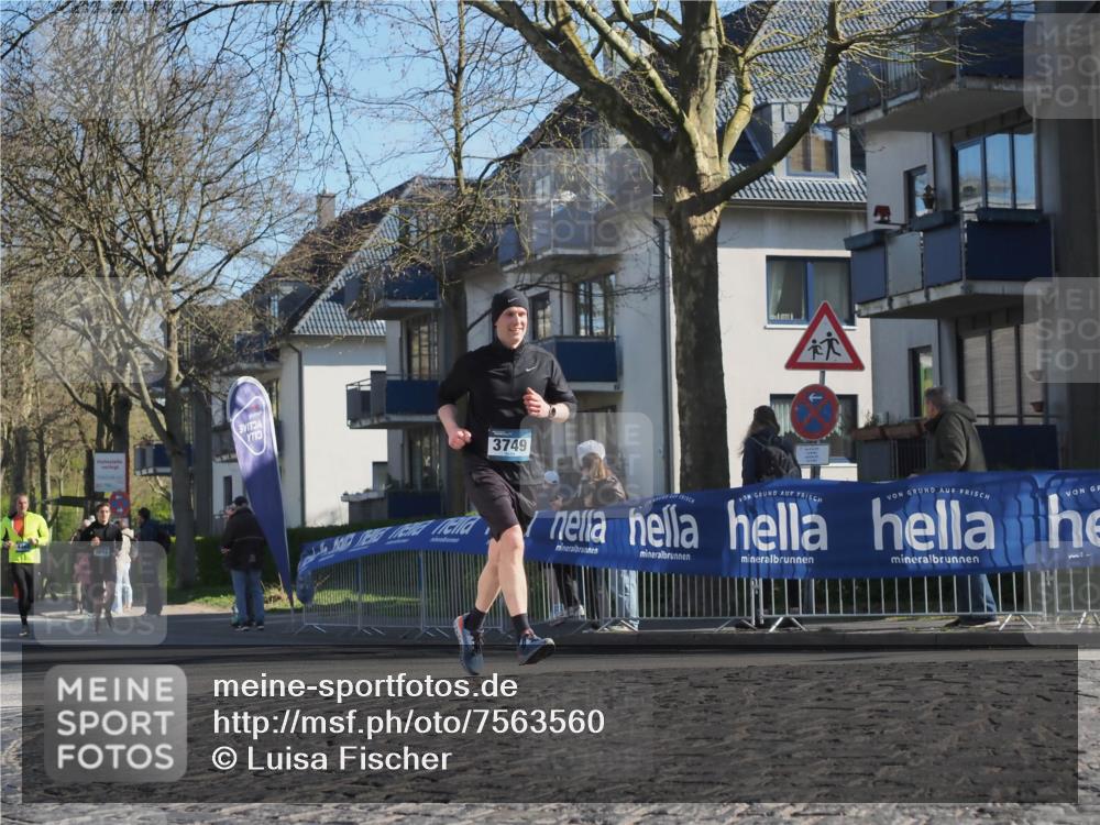 06.04.2025 - 44. Internationalen Wilhelmsburger Insellauf Luisa Fischer http://msf.ph/oto/7563560 06.04.2025 10:34:00 Ziel 2015, 3749 meine-sportfotos.de