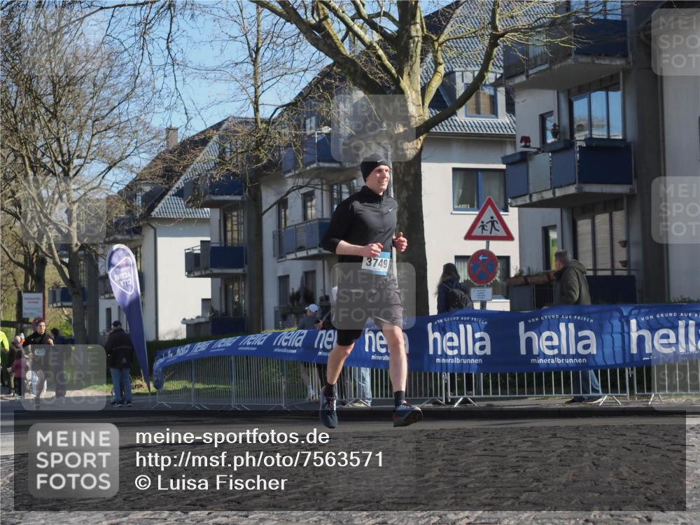 06.04.2025 - 44. Internationalen Wilhelmsburger Insellauf Luisa Fischer http://msf.ph/oto/7563571 06.04.2025 10:34:00 Ziel 13, 3015, 3749 meine-sportfotos.de