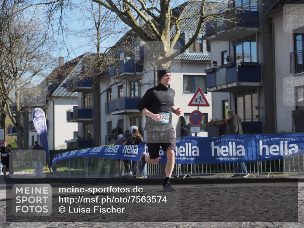 06.04.2025 - 44. Internationalen Wilhelmsburger Insellauf Luisa Fischer http://msf.ph/oto/7563574 06.04.2025 10:34:01 Ziel 749 meine-sportfotos.de