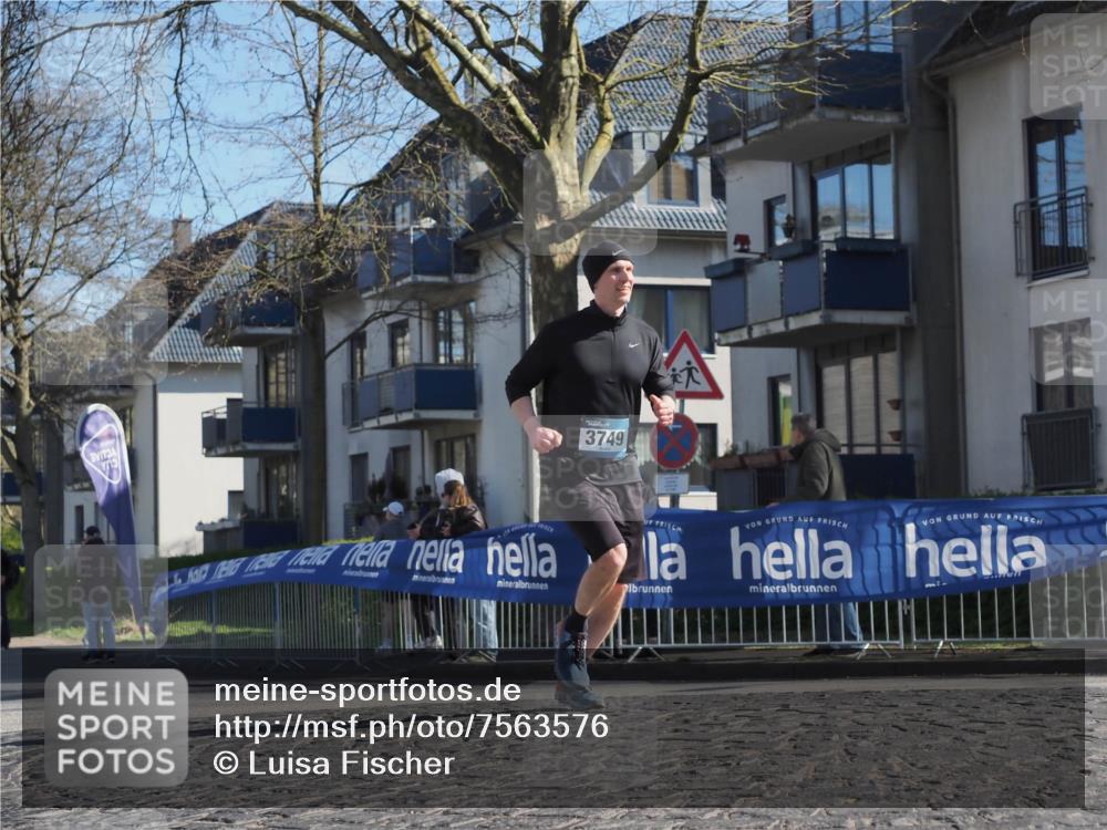 06.04.2025 - 44. Internationalen Wilhelmsburger Insellauf Luisa Fischer http://msf.ph/oto/7563576 06.04.2025 10:34:01 Ziel 3749 meine-sportfotos.de
