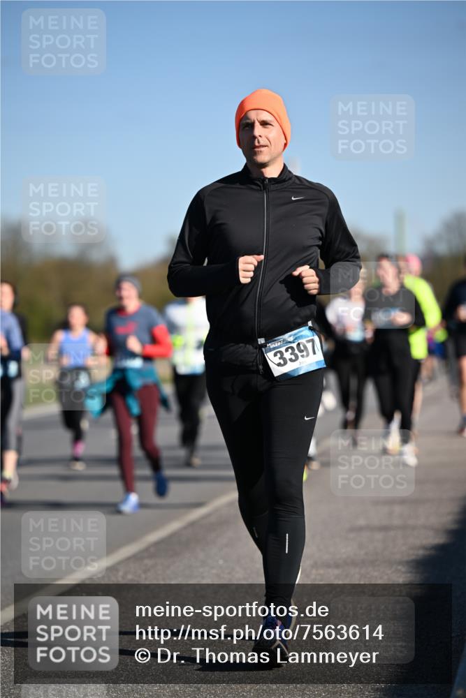 06.04.2025 - 44. Internationalen Wilhelmsburger Insellauf Dr. Thomas Lammeyer http://msf.ph/oto/7563614 06.04.2025 09:38:34 Laufen 3397 meine-sportfotos.de