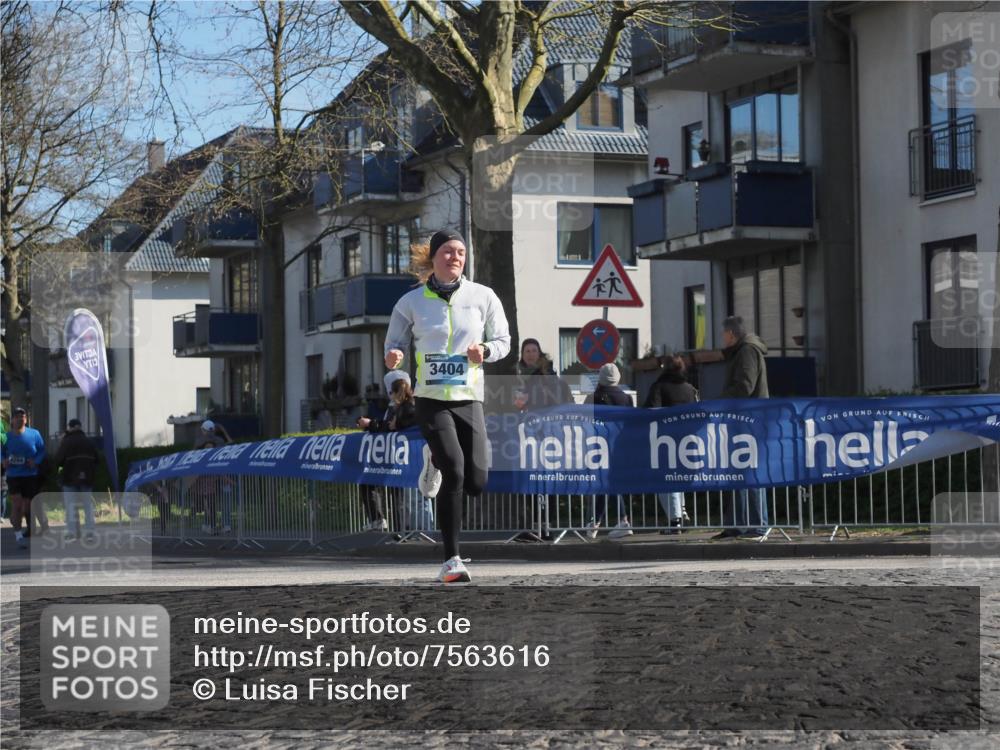 06.04.2025 - 44. Internationalen Wilhelmsburger Insellauf Luisa Fischer http://msf.ph/oto/7563616 06.04.2025 10:34:09 Ziel 4294, 3, 3404 meine-sportfotos.de