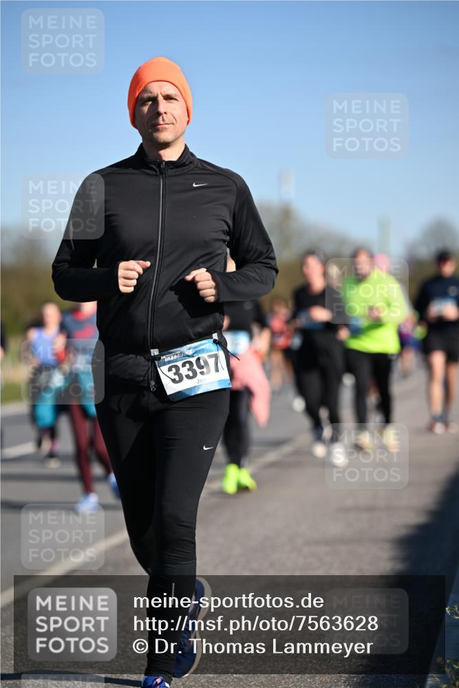 06.04.2025 - 44. Internationalen Wilhelmsburger Insellauf Dr. Thomas Lammeyer http://msf.ph/oto/7563628 06.04.2025 09:38:35 Laufen 3397 meine-sportfotos.de