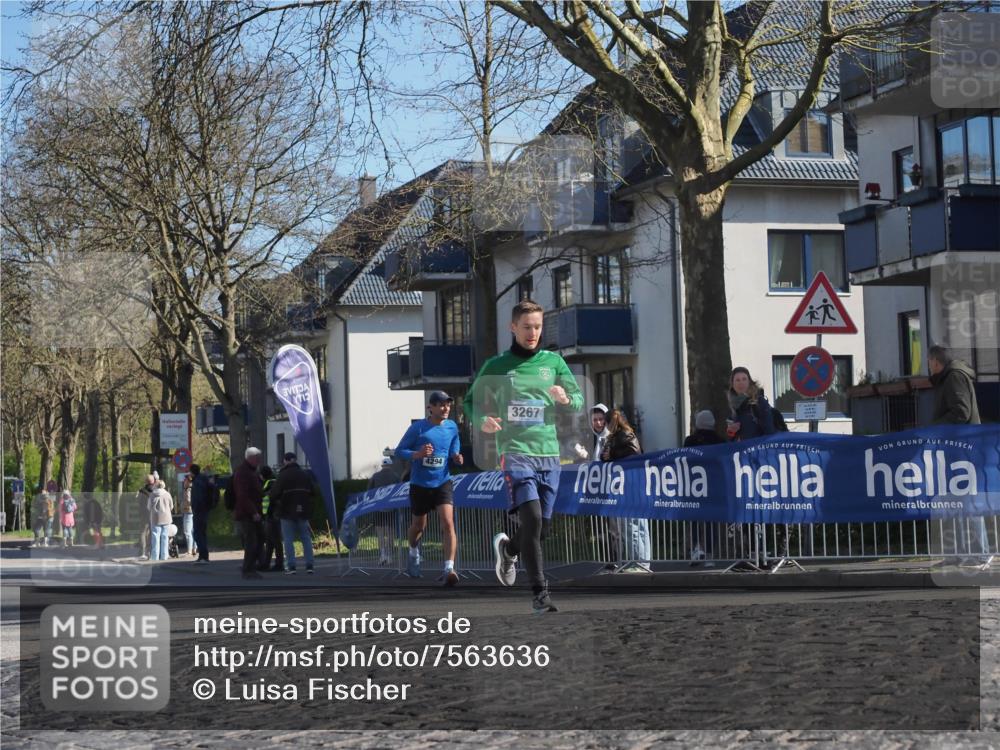 06.04.2025 - 44. Internationalen Wilhelmsburger Insellauf Luisa Fischer http://msf.ph/oto/7563636 06.04.2025 10:34:12 Ziel 13, 4294, 3267 meine-sportfotos.de