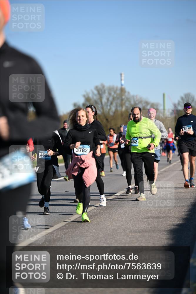 06.04.2025 - 44. Internationalen Wilhelmsburger Insellauf Dr. Thomas Lammeyer http://msf.ph/oto/7563639 06.04.2025 09:38:36 Laufen 3782, 452, 462, 4610 meine-sportfotos.de